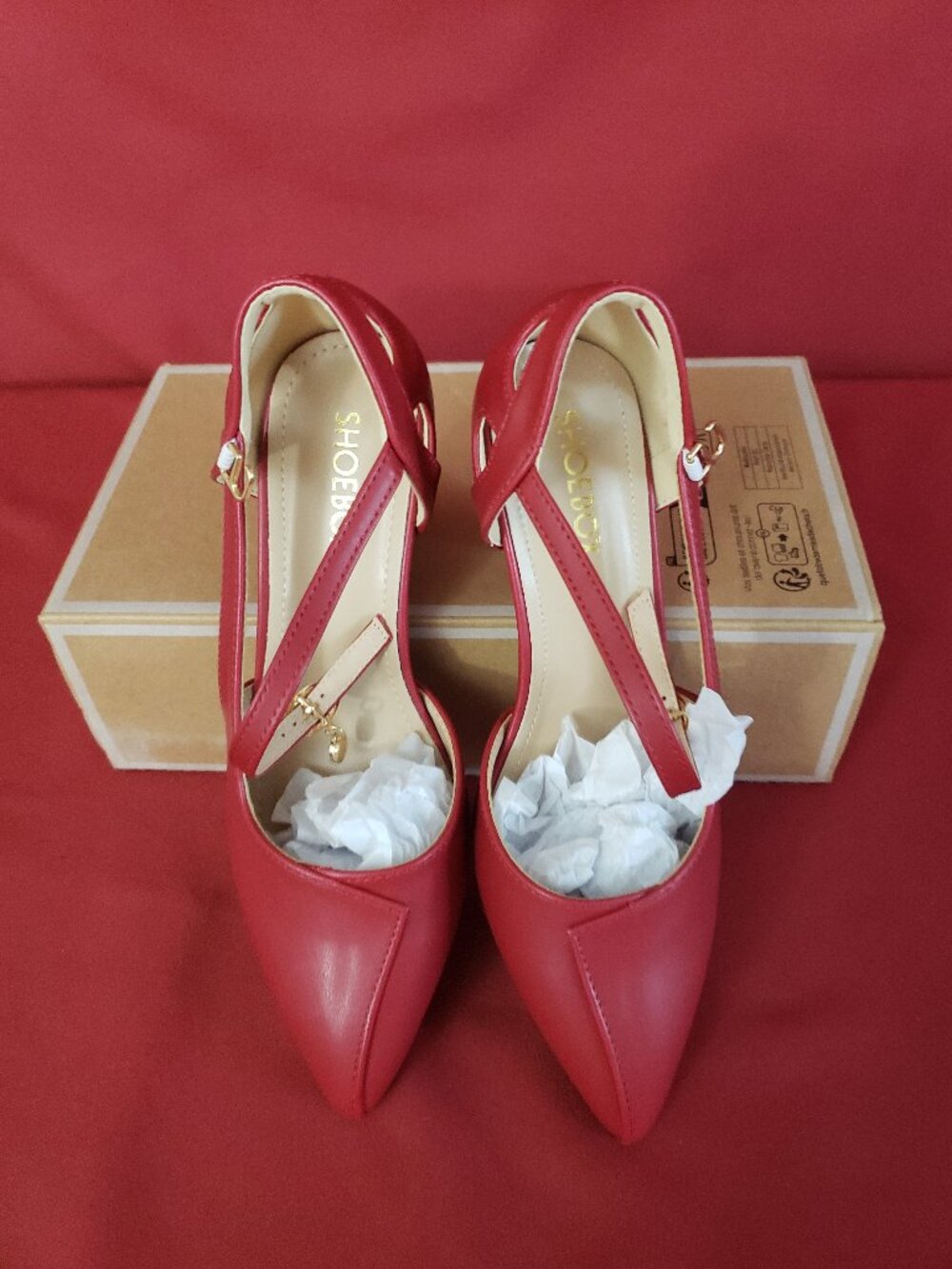 Fashionable Red Hollow-Out Shoes for Spring or Autumn